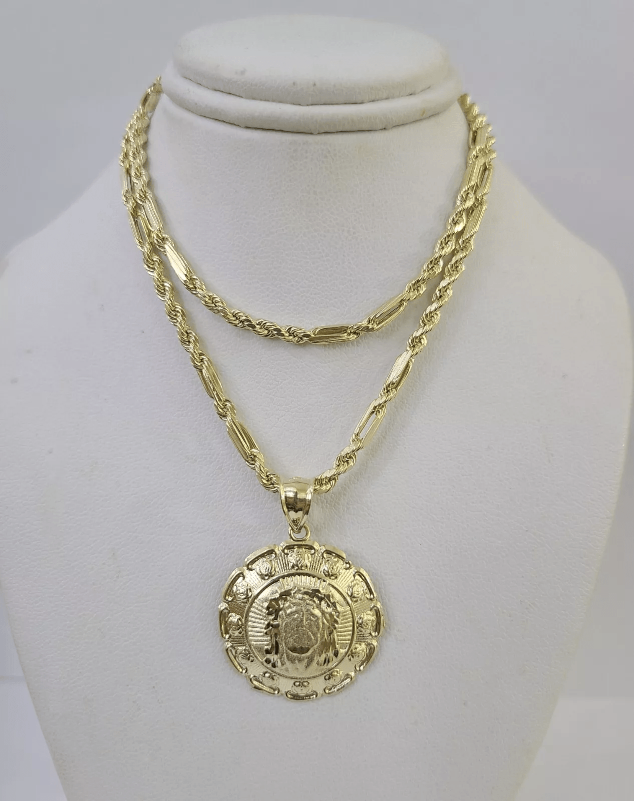 10k Rope Chain 3mm Last Supper Charm 22"/ 3mm Milano 20" Jesus Head Charm - GoldenlinQ